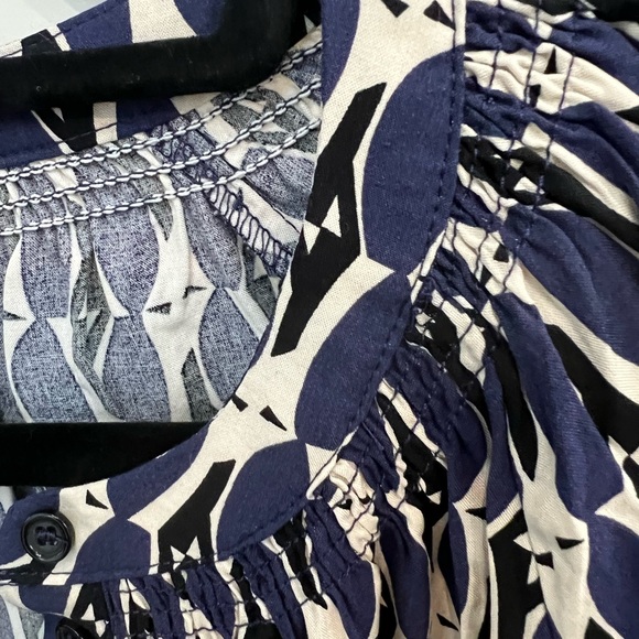 NWOT Yerse long sleeve blouse with gathered neck & sleeves. - Picture 7 of 10